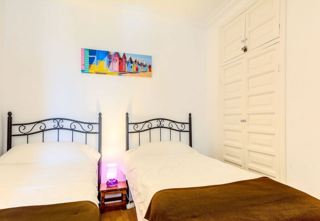 Apartment in Nerja - Beautiful two bedroom apartment situated in the popular San Juan de Capistrano urbanisation. 